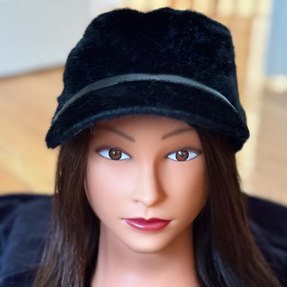 Black velvety hat